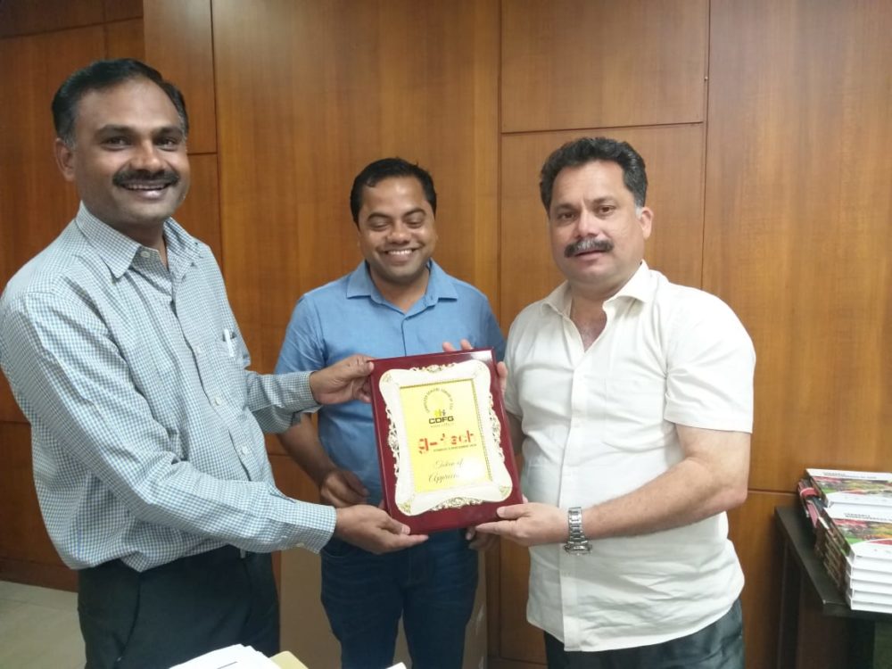 CDFG Presents Memento to Hon. Minister Shri Nilesh Cabral
